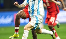 开云体育APP下载-梅西助攻带领巴塞罗那逆转胜