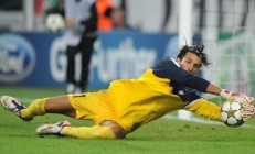 开云体育平台APP-赛道上的双重奏鸣，红牛二队战术完胜索伯，拉塞尔领衔梅赛德斯重振雄风