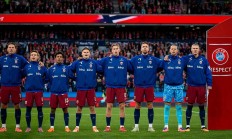 开云体育官网-沙尔克队内出现矛盾，或影响比赛表现