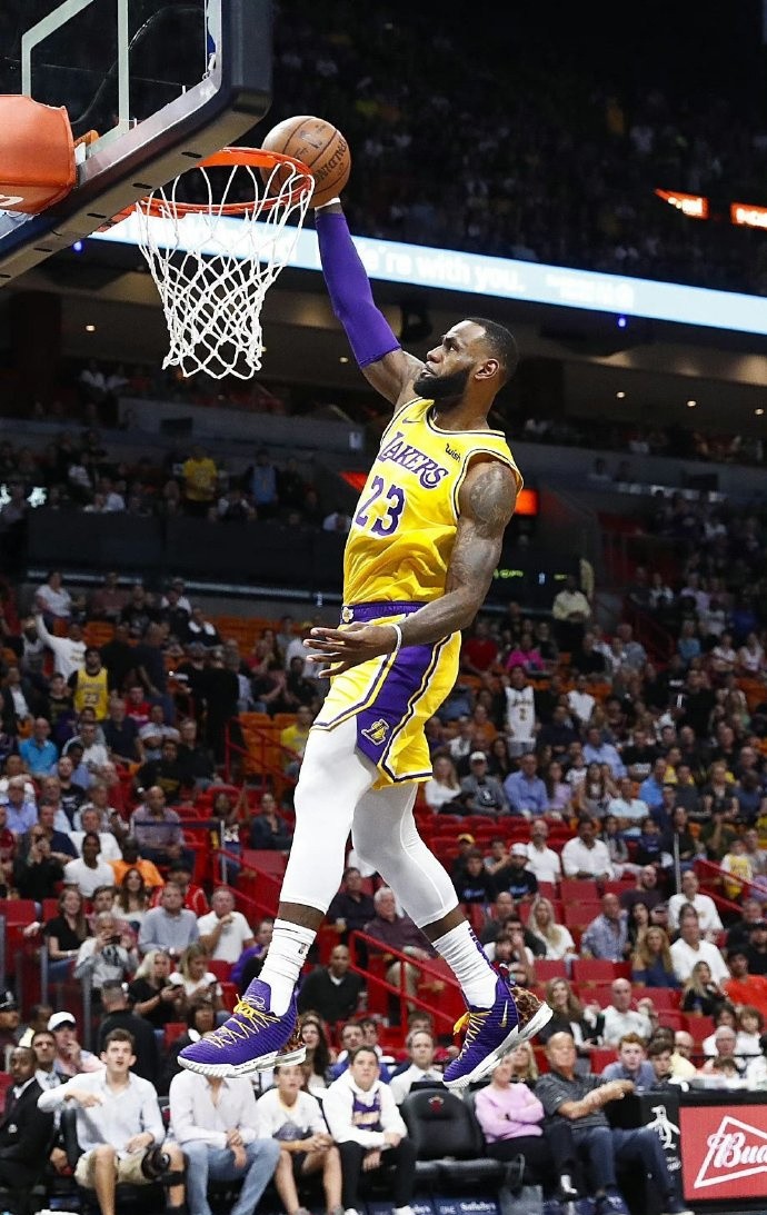 猛龙逆转篮网,詹姆斯高光表现 猛龙逆转篮网,詹姆斯高光表现