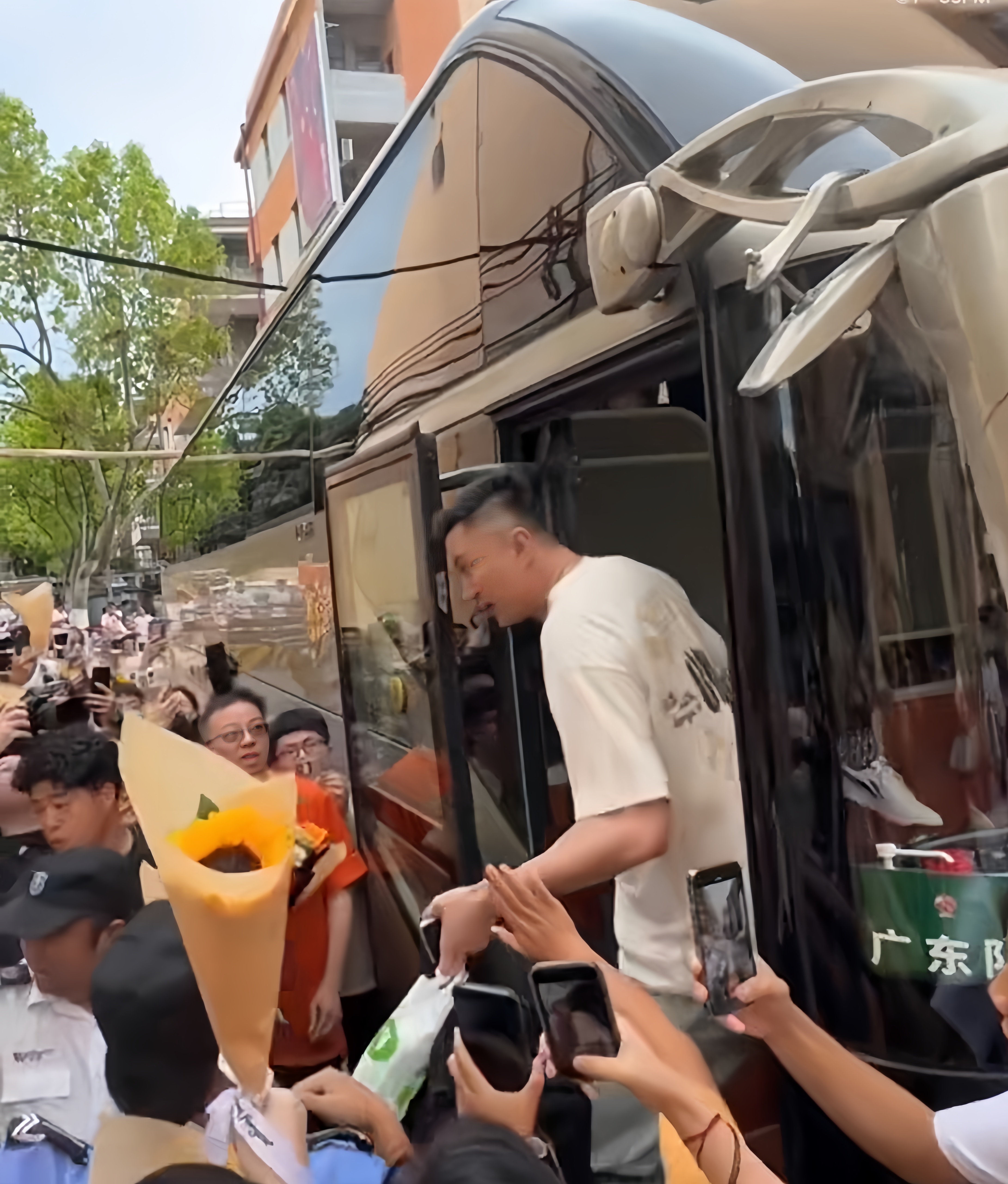 广东男篮遭遇不利,急需调整状态 广东男篮遭遇不利,急需调整状态