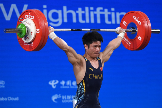 西班牙选手在举重项目中创造新纪录，赢得掌声