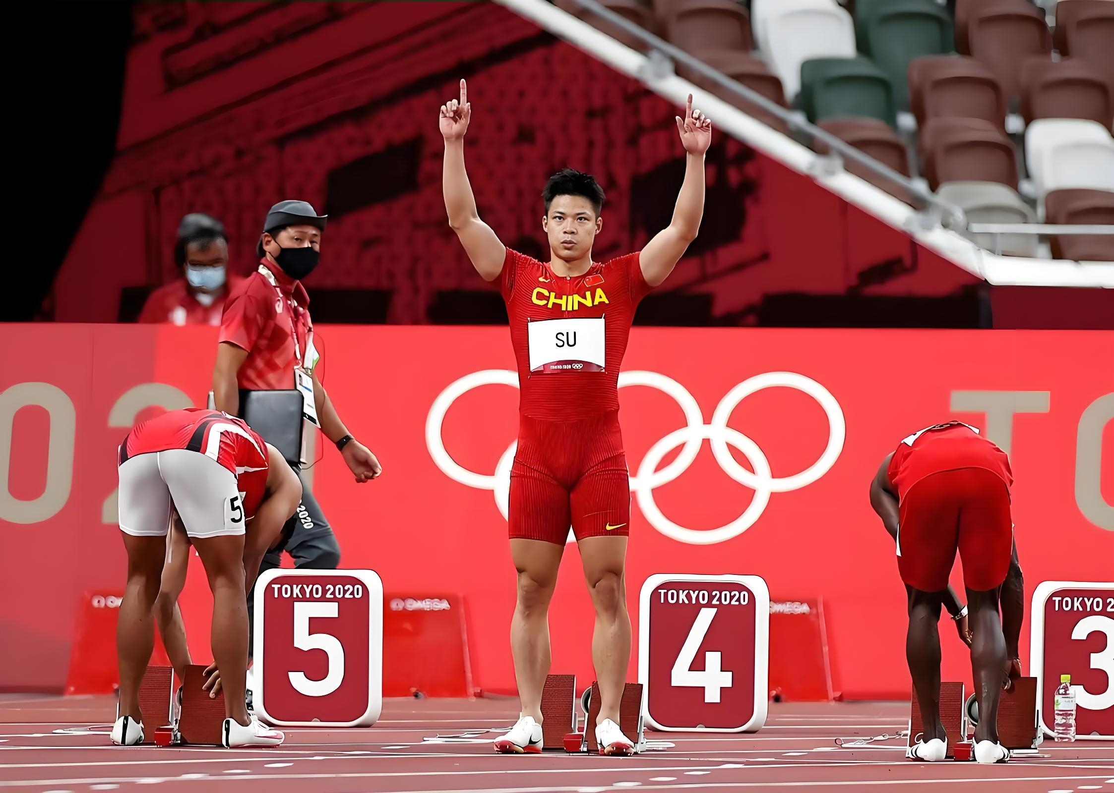 高水平运动员在场上争夺胜利荣誉