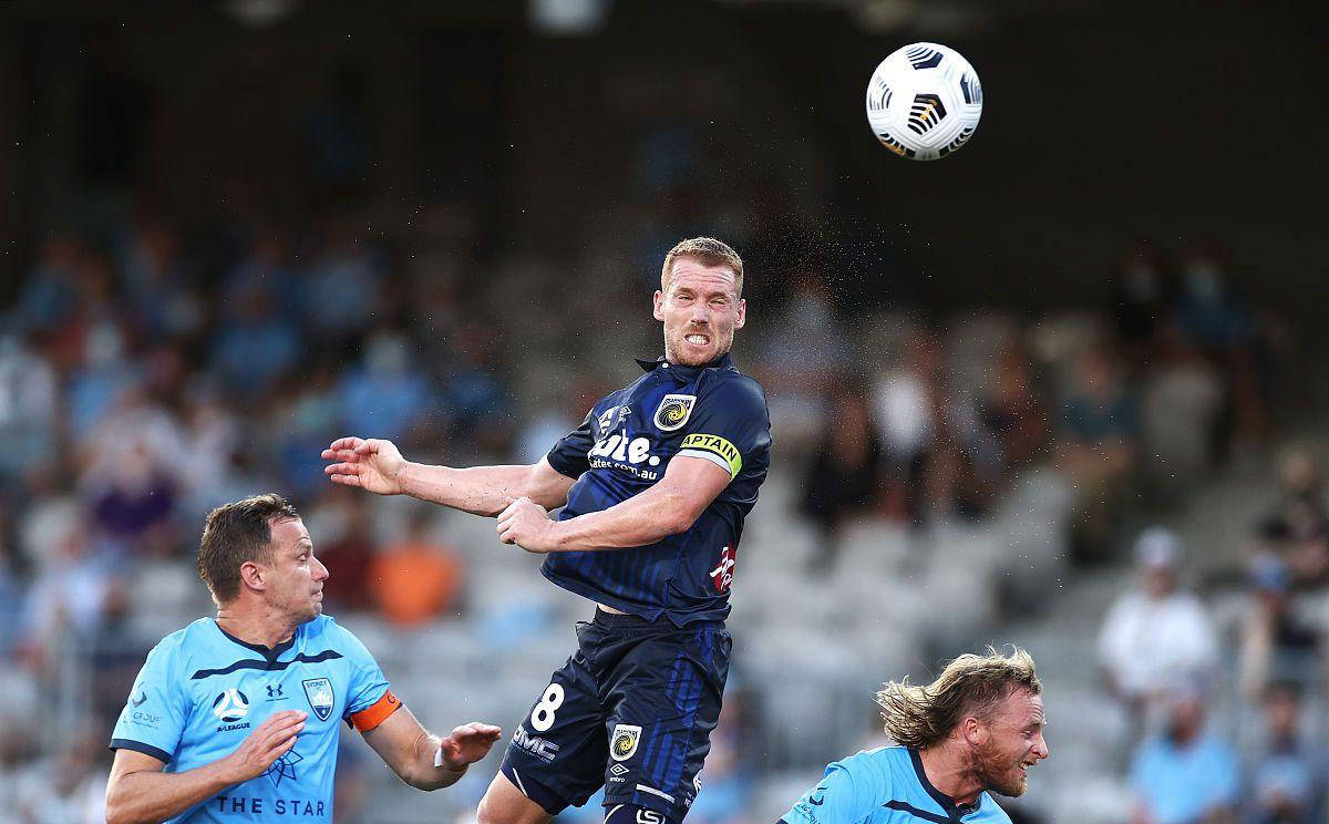 里昂球员因违规被处罚，影响球队士气的简单介绍