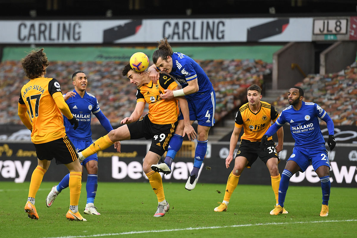 关于狼队客场击败桑德兰，继续保持不败纪录的信息