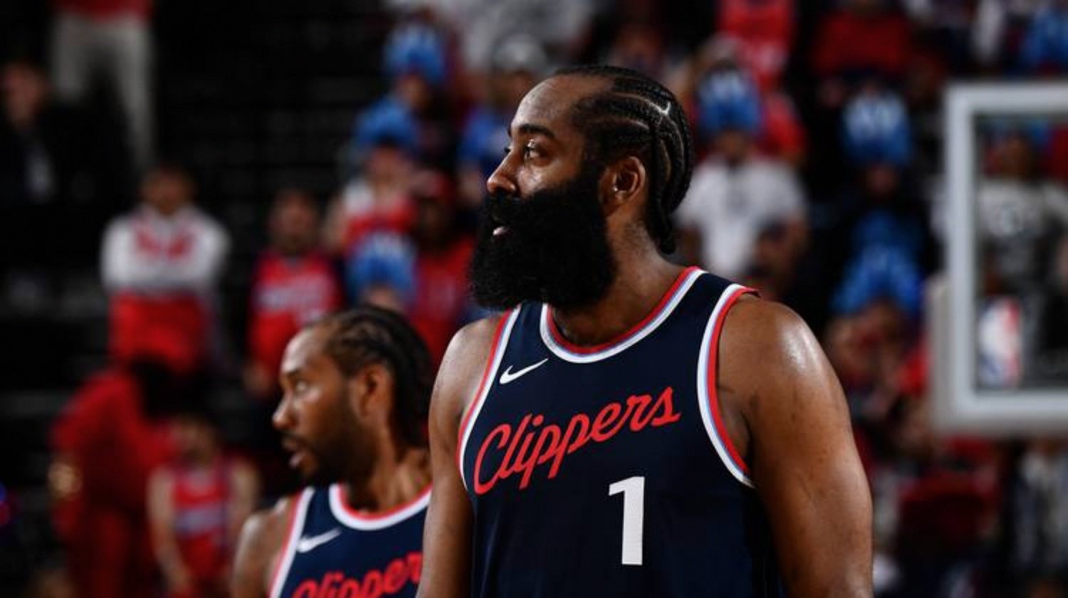 关于中国男篮强势篮网B队，伦纳德爆发神勇的信息