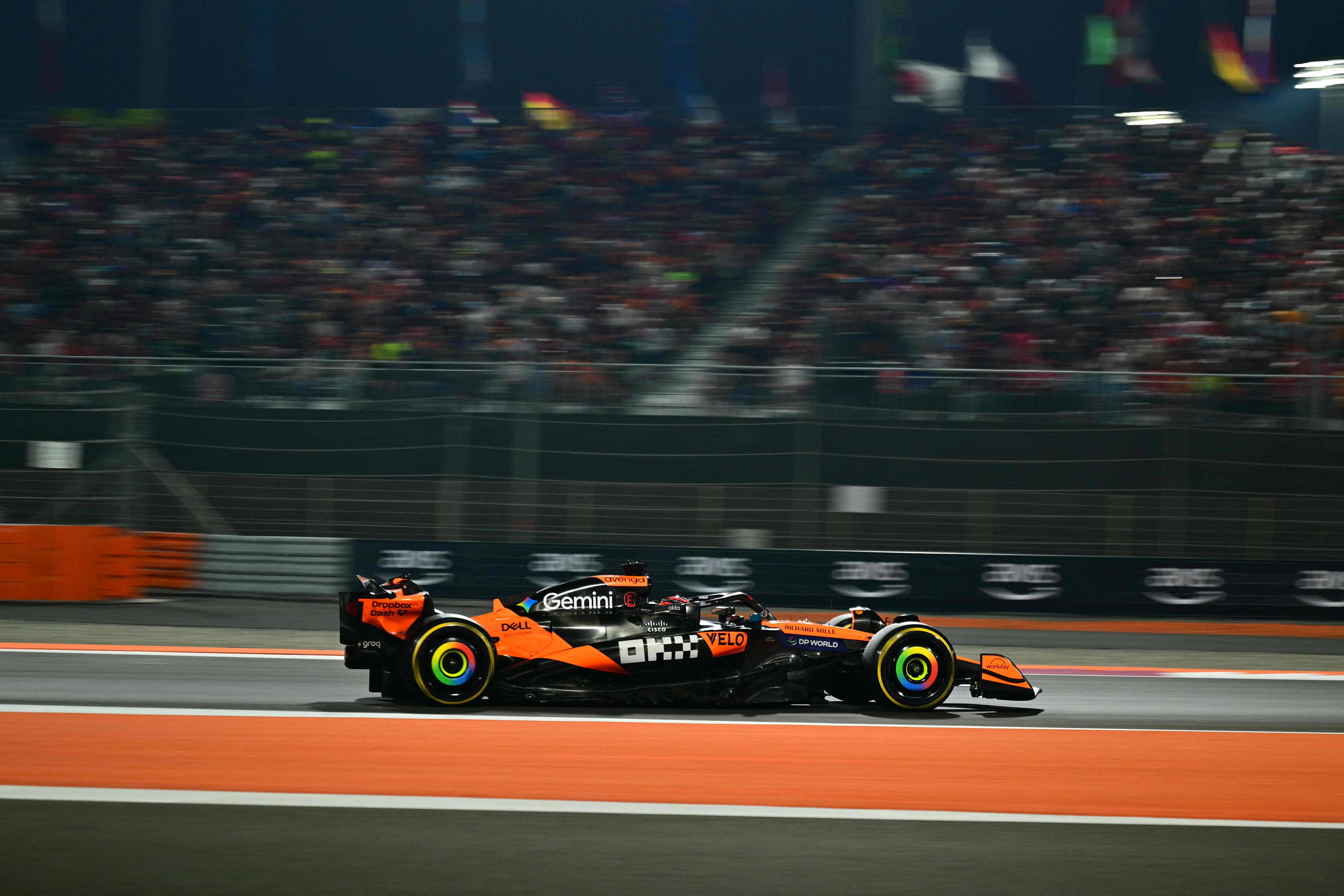 关于索伯车队力克雷诺车队，塞恩斯统治全场的信息