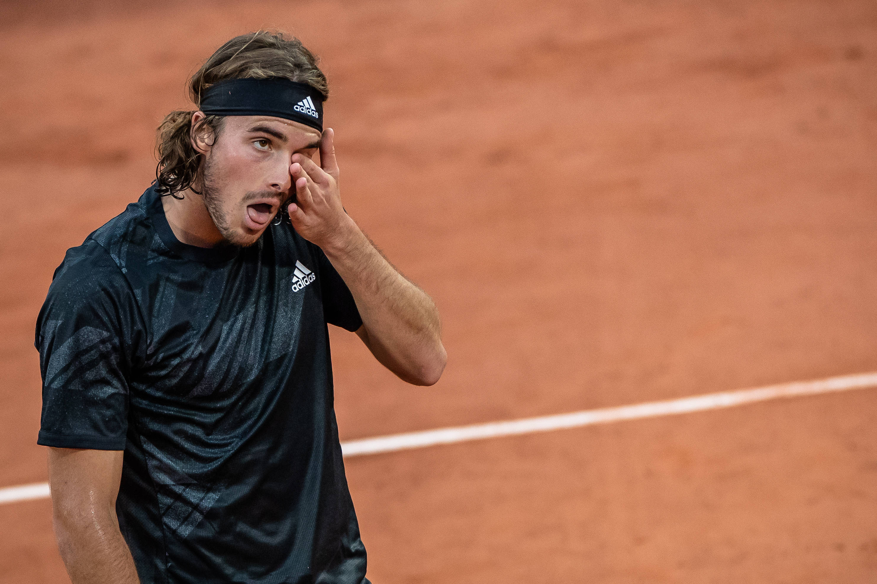 西班牙网球队碾压英国网球队，西西帕斯惊艳世界的简单介绍