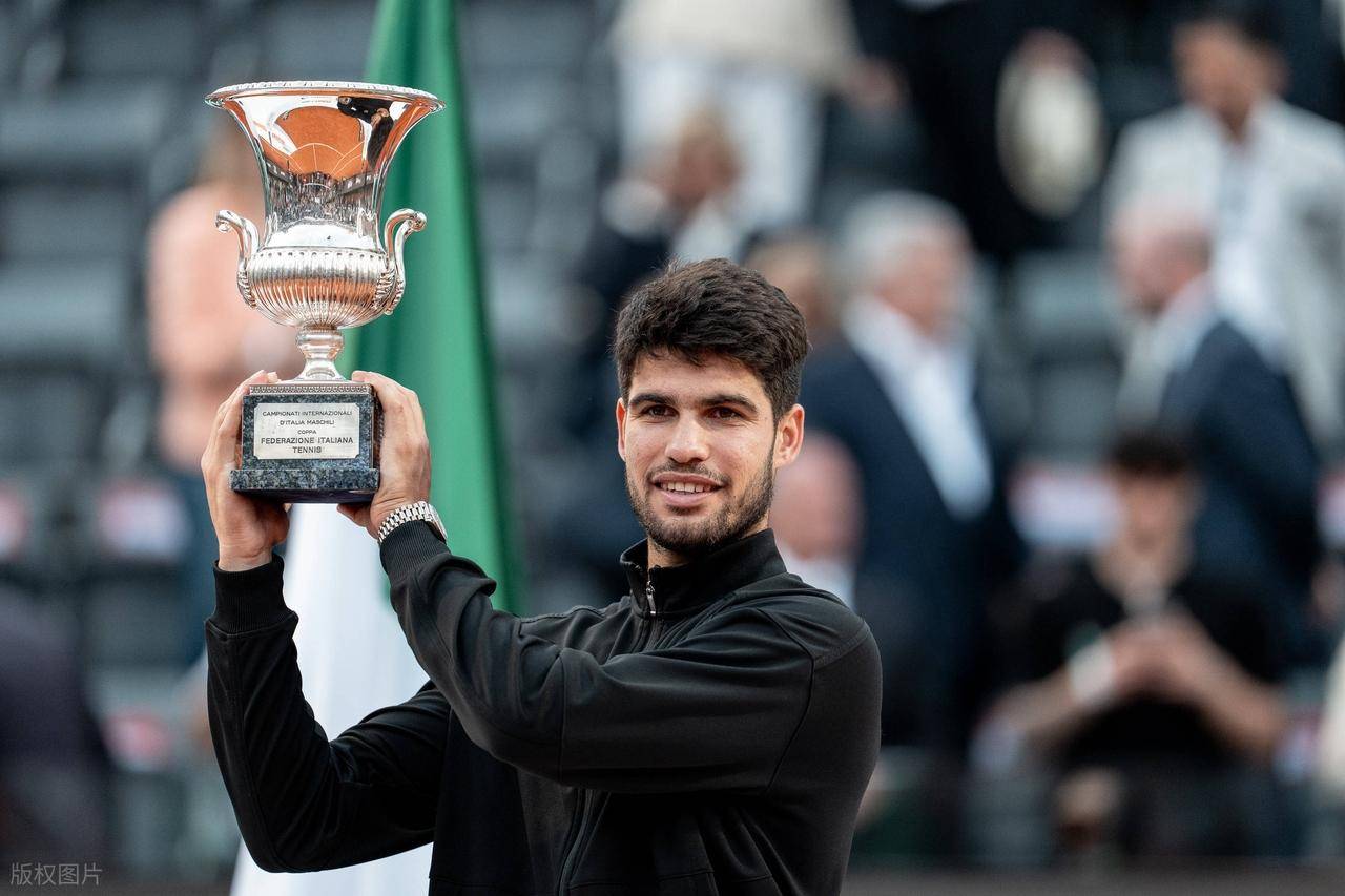 包含年终总决赛绝杀戴维斯杯，阿尔卡拉斯统治全场的词条